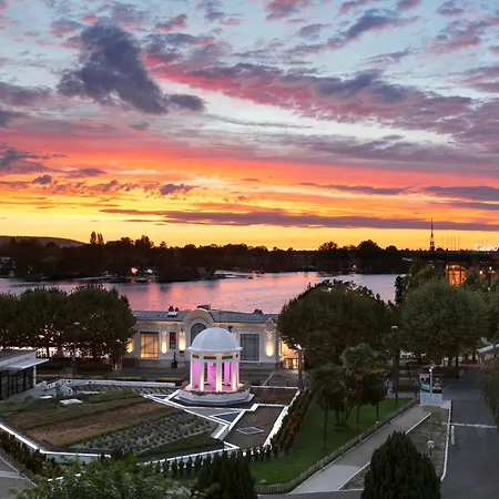 Barriere Le Grand Hotell 4*