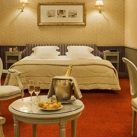 Hotel Barrière Le Grand 4*